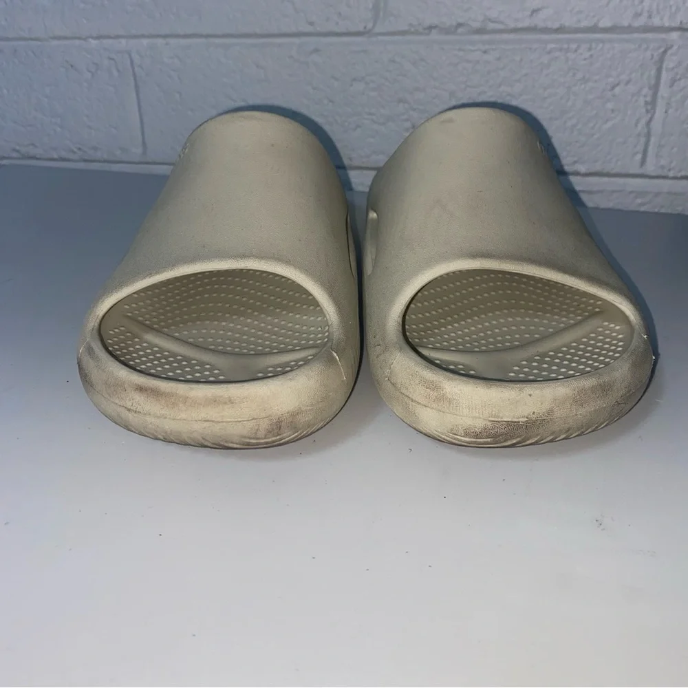 Crocs Men’s Mellow Recovery Slide in Bone Color Size 9 Slides Slip On Sandal